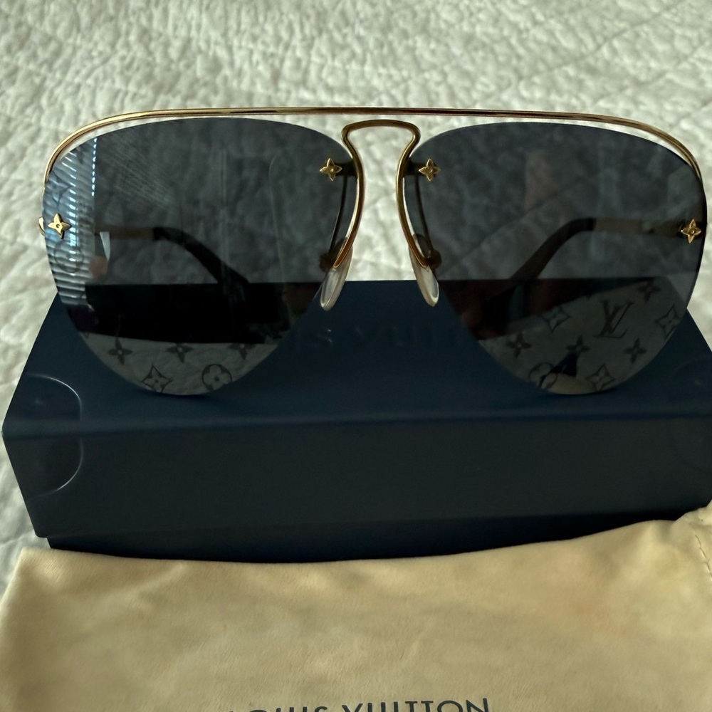Louis Vuitton Gold/Gray Monogram Grease Aviator Sunglasses Z1172W - Picture 4 of 15